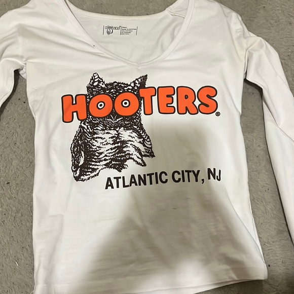 Hooters Long Sleeve uniform - Picture 1 of 2